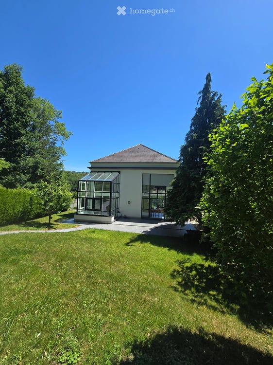 Modernes Einfamilienhaus mit Swimmingpool in Bettlach 1