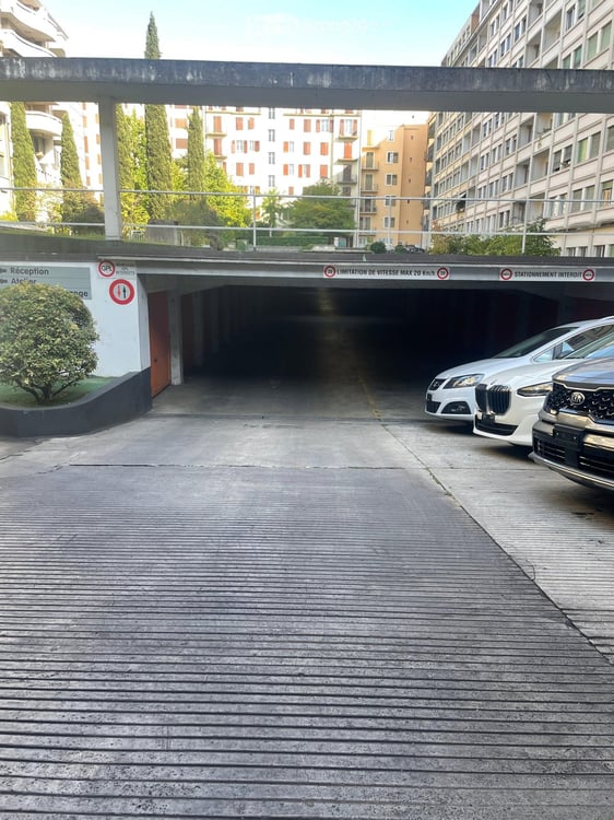 Gedeckter Einstellplatz zur Miete in Genf – Chemin Malombré 3 11