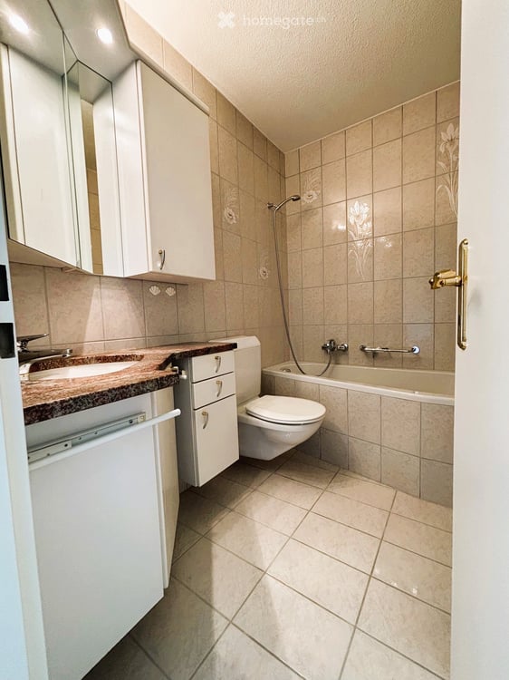 Helle 3.5-Zimmer-Wohnung mit Balkon, Aussicht & Einzelgarage in Arni 6