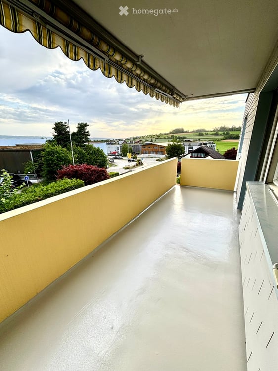 Helle 3.5-Zimmer-Wohnung mit Balkon, Aussicht & Einzelgarage in Arni 2