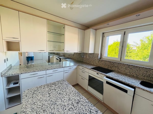 Helle 3.5-Zimmer-Wohnung mit Balkon, Aussicht & Einzelgarage in Arni 7