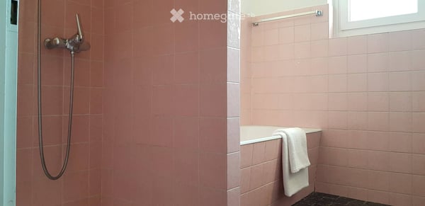 Lichtdurchflutete Wohnung mit Weitsicht (von privat) 11
