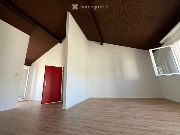 Helle 2-Zimmer-Dachgeschosswohnung in Samstagern – frisch renoviert!