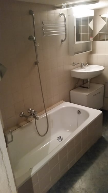 2.5-Zimmer-Wohnung in einem Zweifamilienhaus in Lausen mit eigenem Sitzplatz und Autoabstellplatz 5
