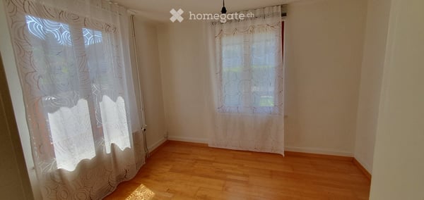 2.5-Zimmer-Wohnung in einem Zweifamilienhaus in Lausen mit eigenem Sitzplatz und Autoabstellplatz 2
