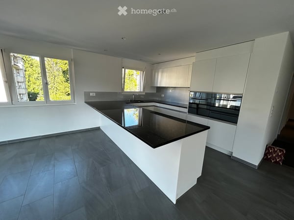 FRIBOURG – Exceptionnel 5.5 pièces de 158 m² avec terrasse vitrée de 42 m² 2