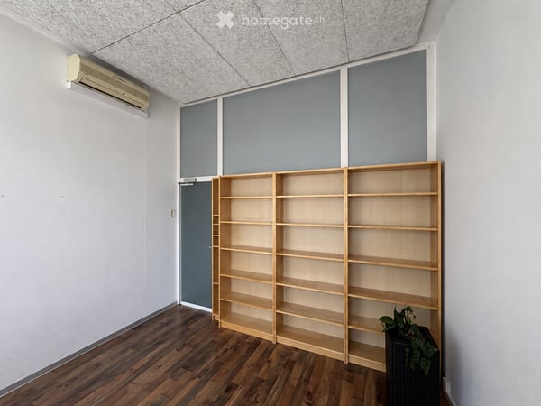 Helles Büro an der Bahnhofstrasse in Erlenbach 5