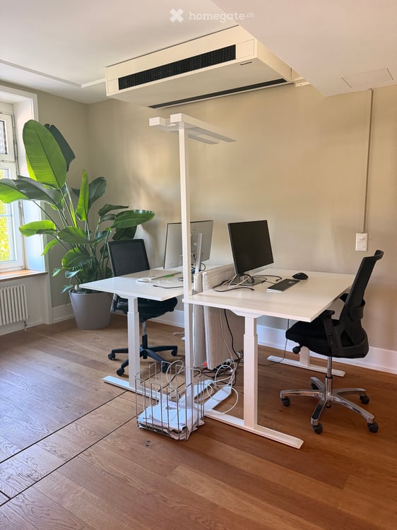 Modernes Büro mit Sicht auf den Sechseläutenplatz – sofort verfügbar 1