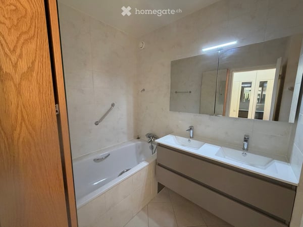 Spacieux appartement traversant de 5 pièces avec balcons à Genève – Route de Frontenex 6