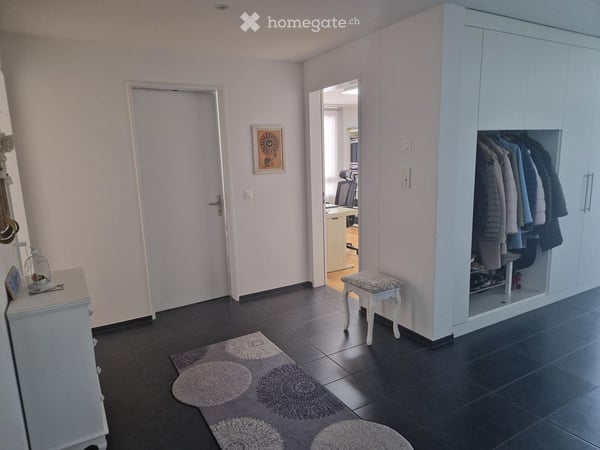 Helle 4.5-Zimmer-Wohnung mit Balkon in ruhiger Lage – Ottenbach 2