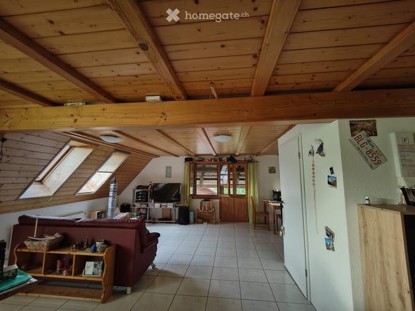 Charmante 3.5-Zimmer-Dachwohnung in Wynigen – Ruhige Lage mit viel Sonnenlicht 2