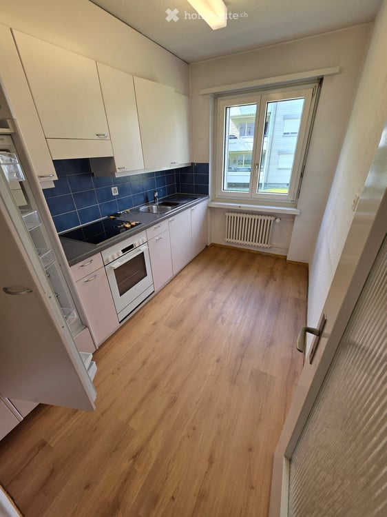 Großzügige 3,5-Zimmer-Wohnung in Kilchberg ZH, frisch renoviert und neu gestrichen. 8