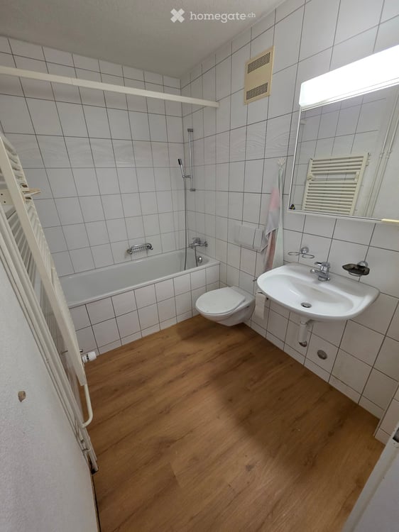 Großzügige 3,5-Zimmer-Wohnung in Kilchberg ZH, frisch renoviert und neu gestrichen. 7