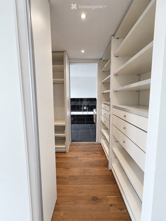 Exklusive 2.5-Zimmer-Wohnung mit direkter Seesicht in Männedorf 9