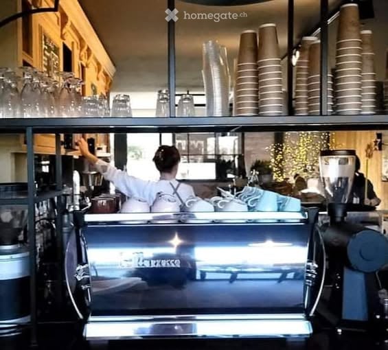 À vendre – deux surfaces commerciales modernes d’une superficie totale de 164 m² à Gland 2