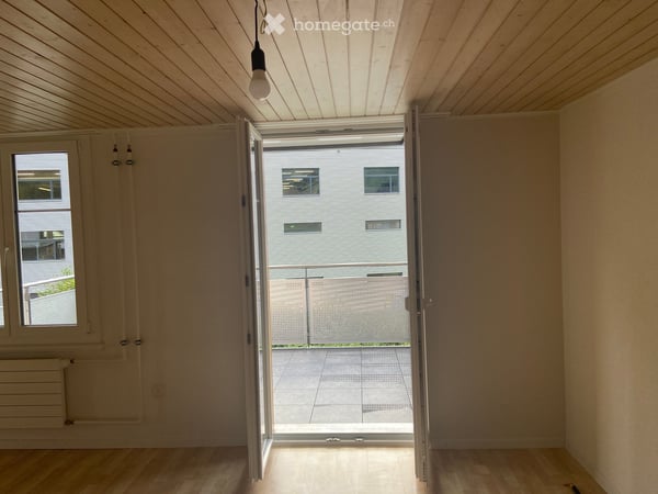Charmante helle 4.5-Zimmer-Altbauwohnung mit Balkon in Necker 8