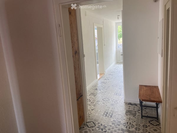 Charmante helle 4.5-Zimmer-Altbauwohnung mit Balkon in Necker 3