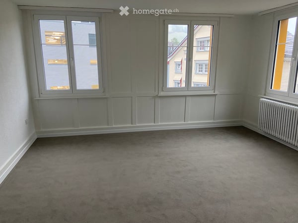 Charmante 4.5-Zimmer-Altbauwohnung mit Balkon in Necker 9