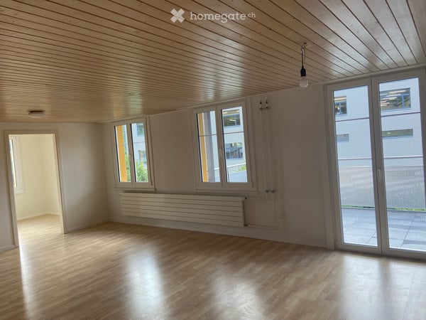 Charmante 4.5-Zimmer-Altbauwohnung mit Balkon in Necker 7