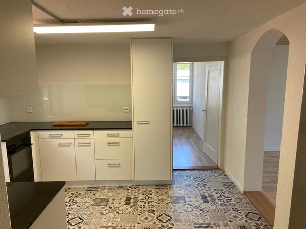 Erstbezug nach Renovation, stilvoller Altbau mit neuer Küche 7