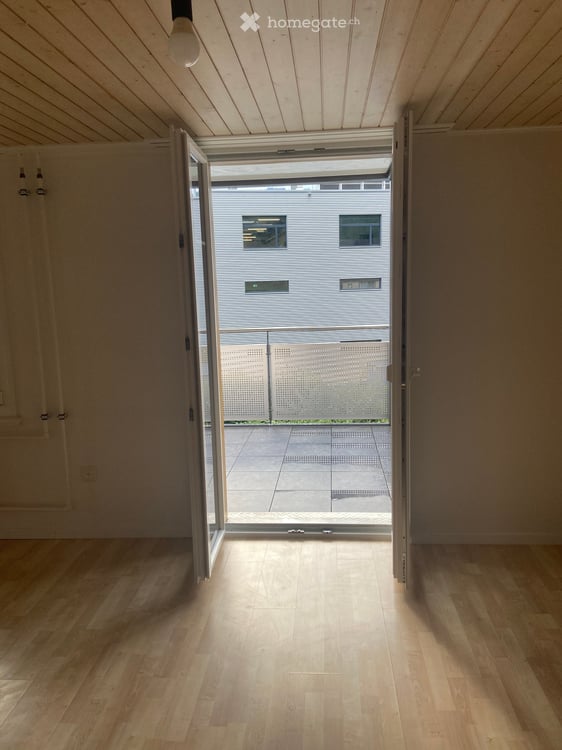 Charmante 4.5-Zimmer-Altbauwohnung mit Balkon in Necker 8