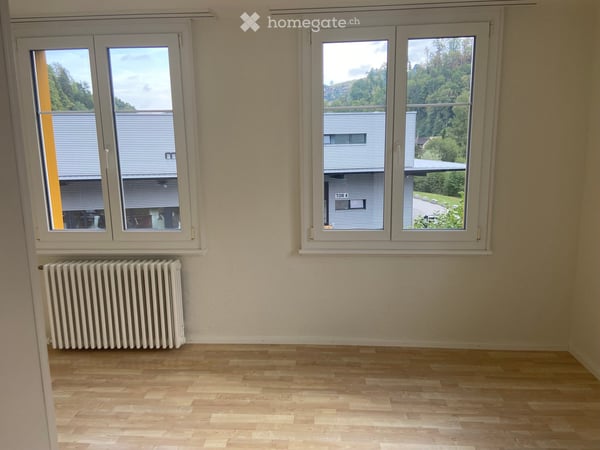 Charmante 4.5-Zimmer-Altbauwohnung mit Balkon in Necker 12