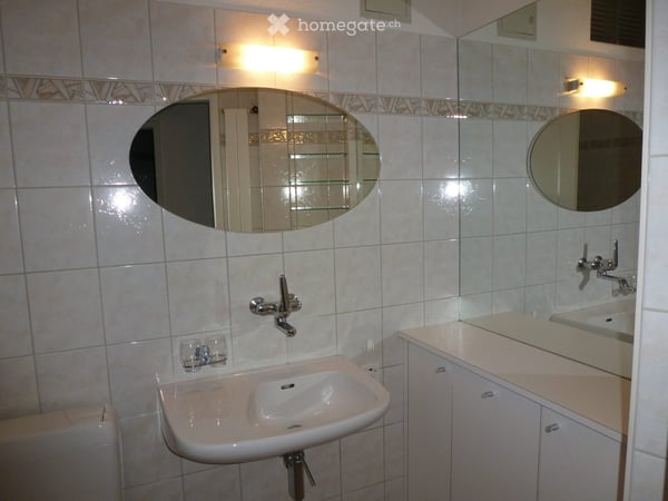 Helle 4.5-Zimmer-Wohnung mit Balkon in Glattbrugg 1