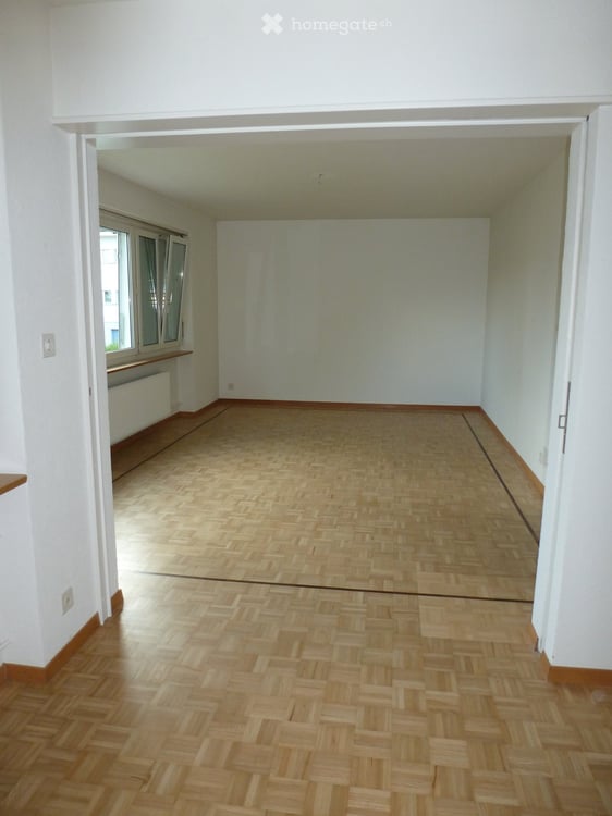 Helle 4.5-Zimmer-Wohnung mit Balkon in Glattbrugg 2