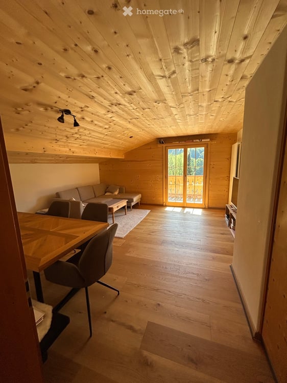 Charmante 3.5-Zimmer-Dachwohnung mit Bergblick in Serneus 2