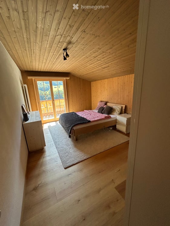 Charmante 3.5-Zimmer-Dachwohnung mit Bergblick in Serneus 3