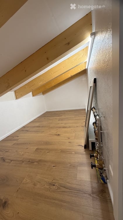 Erstbezug!         Charmante 3.5-Zimmer-Dachwohnung mit Galerie & Lift in Benken ZH 10