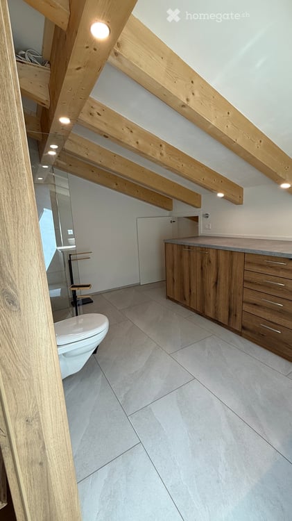 Erstbezug!         Charmante 3.5-Zimmer-Dachwohnung mit Galerie & Lift in Benken ZH 8