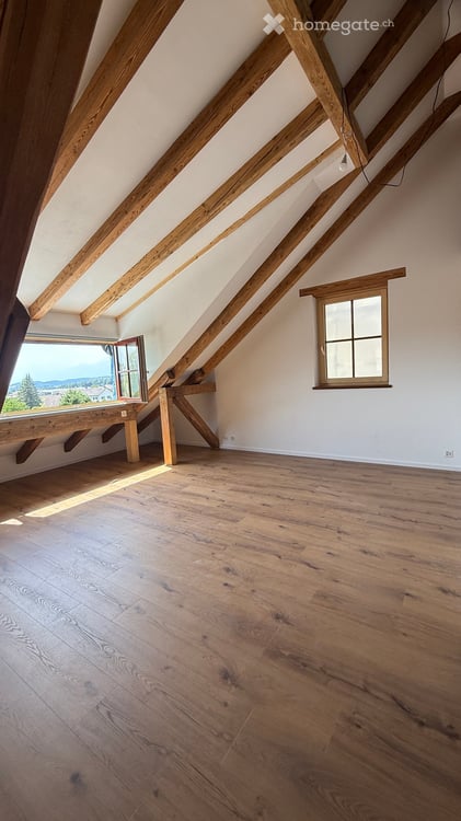 Erstbezug!         Charmante 3.5-Zimmer-Dachwohnung mit Galerie & Lift in Benken ZH 4