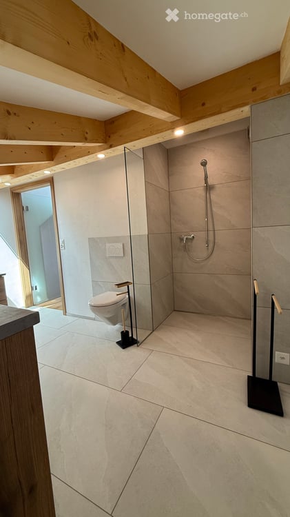 Erstbezug!         Charmante 3.5-Zimmer-Dachwohnung mit Galerie & Lift in Benken ZH 11