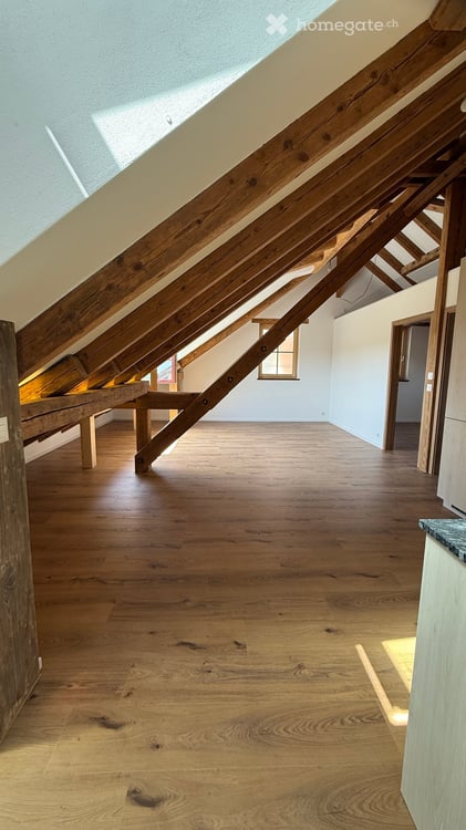 Erstbezug!         Charmante 3.5-Zimmer-Dachwohnung mit Galerie & Lift in Benken ZH