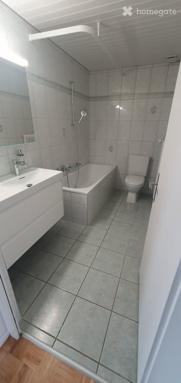 Attraktive 4-Zimmer-Wohnung an ruhiger Lager 7