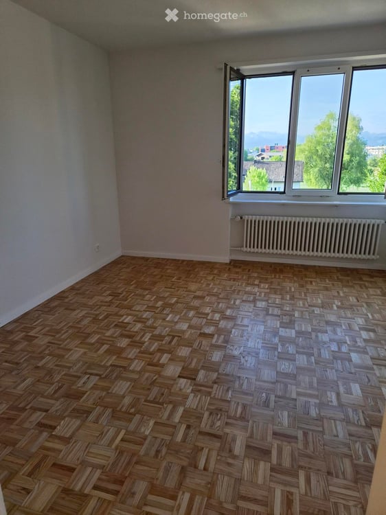 Attraktive 4-Zimmer-Wohnung an ruhiger Lager 1