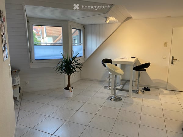 Charmante 4.5-Zimmer-Maisonette-Wohnung mit Balkon und Kamin in Volketswil 4