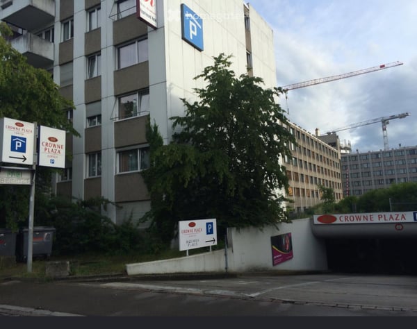 Abschliessbare Garagenbox in der Tiefgarage des Crown Plaza Parking 4
