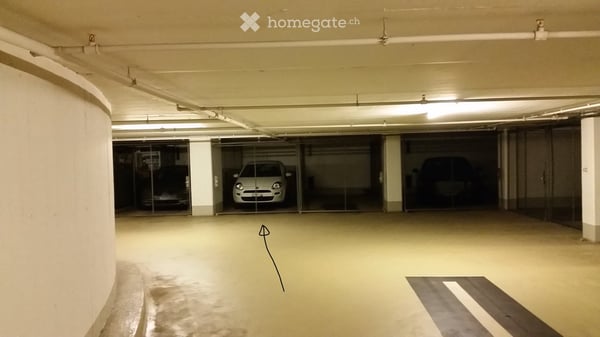 Abschliessbare Garagenbox in der Tiefgarage des Crown Plaza Parking 3