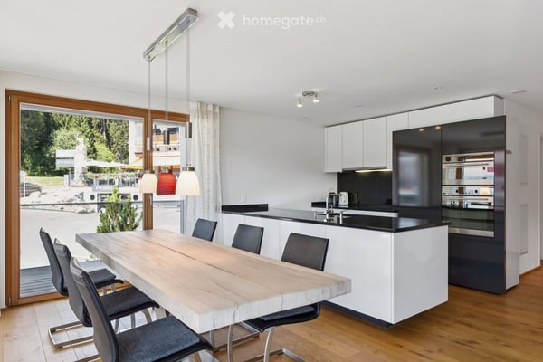 Grosszügige 4.5 ZWG mit Südwest-Balkon und Bergsicht (Zweitwohnung möglich) 3