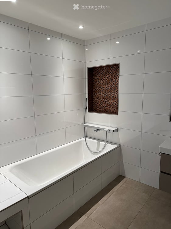 Moderne 2.5-Zimmer-Wohnung mit Balkon und Sauna an ruhiger Lage in Zürich 8044 8