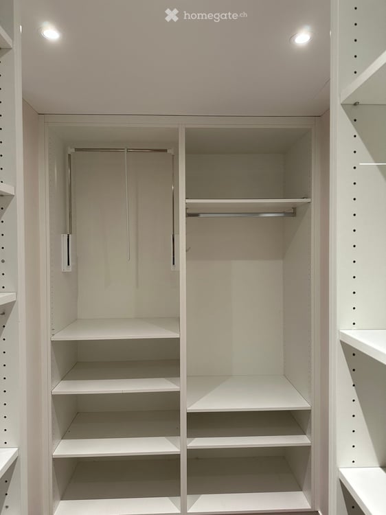 Moderne 2.5-Zimmer-Wohnung mit Balkon und Sauna an ruhiger Lage in Zürich 8044 5