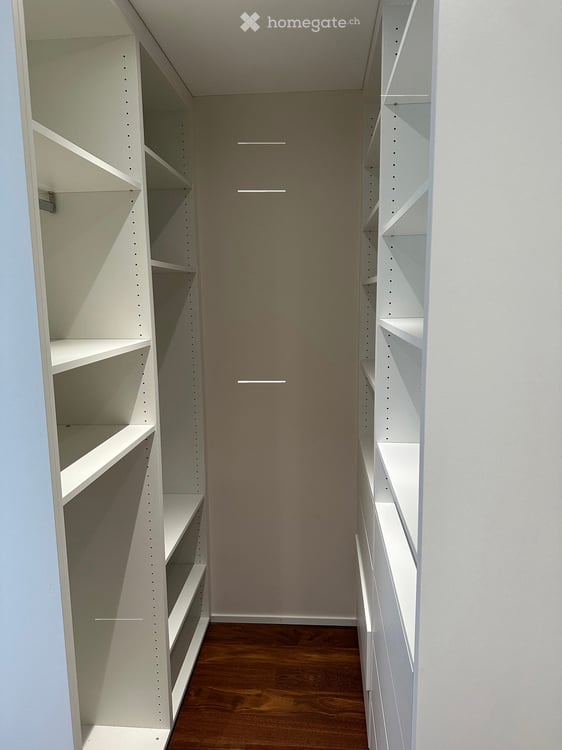 Moderne 2.5-Zimmer-Wohnung mit Balkon und Sauna an ruhiger Lage in Zürich 8044 6
