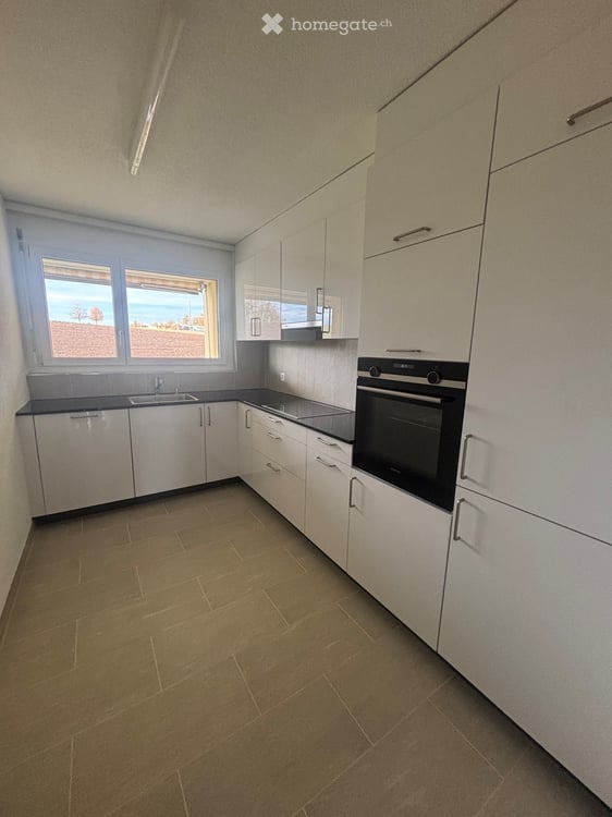 Helle 3.5-Zimmer-Wohnung mit Blick ins Grüne in Wallisellen zu vermieten 2