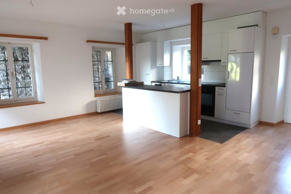 Charmante 3.5-Zimmer-Maisonette-Wohnung in altem Bauernhaus mit Seesicht 3