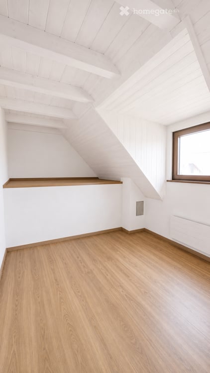 Helle 4.5-Zimmer-Wohnung mit Balkon und schöner Aussicht in Thalheim an der Thur 4