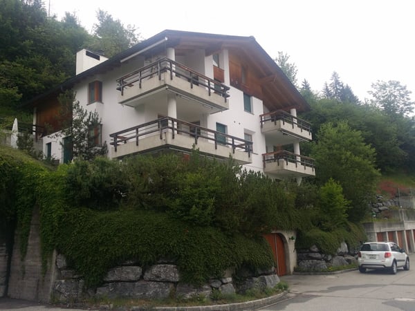 Charmante 3-Zimmer-Dachwohnung mit Balkon und Bergpanorama in Flims Dorf 2