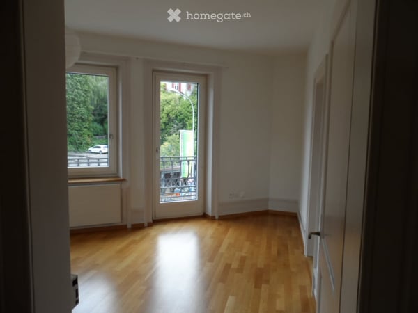 Helle 3-Zimmer-Altbauwohnung mit kleinem Balkon und Wohnküche im 2. Stock 2