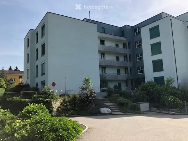 Helle 2.5-Zimmer-Attikawohnung mit viel Privatsphäre